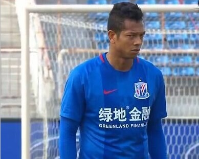 内容简介40岁的安贝儿美丽富有，异乎常人的娇纵傲慢。